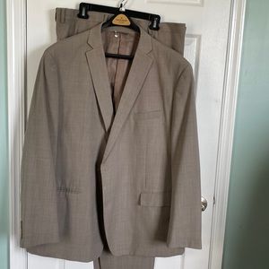 Michel Kors  Men suit . Jacket 52L pant 50L , 50W